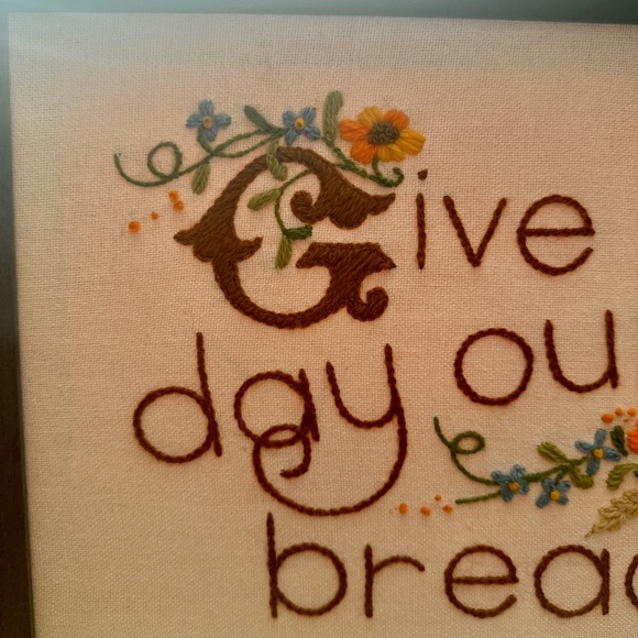 Vintage Framed Handmade Crewel Embroidery “Give Us This Day…”, 1980 - Picture 3 of 5